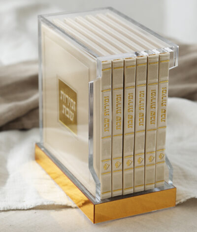 HardCover Zemiros Stand Lucite